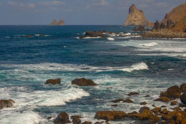 Güzel okyanus Benijo plajı ya da Playa de Benijo, Tenerife, Kanarya Adaları, İspanya
