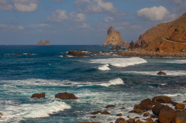 Güzel okyanus Benijo plajı ya da Playa de Benijo, Tenerife, Kanarya Adaları, İspanya