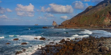 İnanılmaz Atlantik kıyıları. Benijo Sahili, Tenerife, Kanarya Adaları