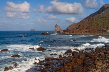 İnanılmaz Atlantik kıyıları. Benijo Sahili, Tenerife, Kanarya Adaları