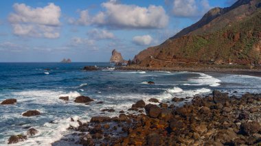 İnanılmaz Atlantik kıyıları. Benijo Sahili, Tenerife, Kanarya Adaları