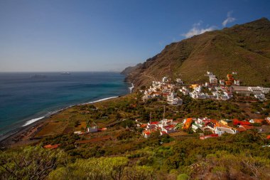 İspanya, Tenerife Adası 'ndaki Atlantik Okyanusu ve Anaga Dağları' nın güzel manzarası