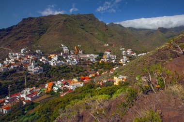 İspanya, Tenerife Adası 'ndaki Atlantik Okyanusu ve Anaga Dağları' nın güzel manzarası