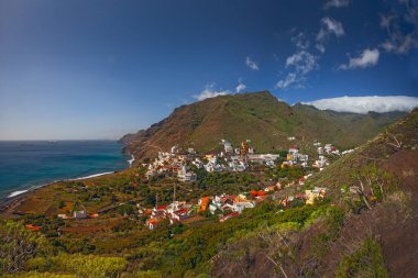İspanya, Tenerife Adası 'ndaki Atlantik Okyanusu ve Anaga Dağları' nın güzel manzarası