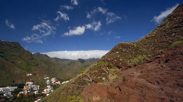 İspanya, Tenerife Adası 'ndaki Atlantik Okyanusu ve Anaga Dağları' nın güzel manzarası