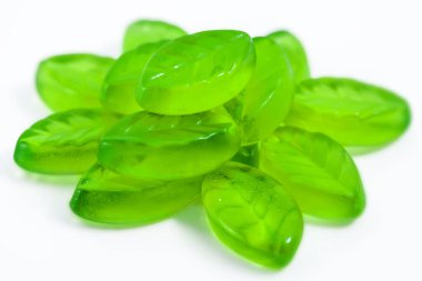 yeşil yaprak meyve şeker izole jöle