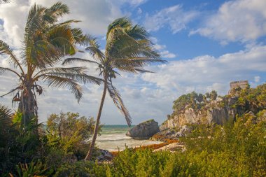 Antik Tulum, Meksika, Yucatan 'daki Okyanus kıyısında harabeler.