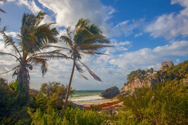 Antik Tulum, Meksika, Yucatan 'daki Okyanus kıyısında harabeler.