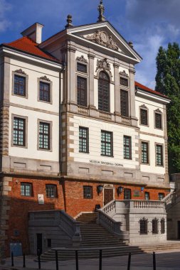 Varşova, Polonya - 14 Temmuz 2024: Polonya 'nın Varşova kentindeki Ostrogski Şatosu' ndaki Fryderyk Chopin Müzesi, 1954 yılında kuruldu ve Polonyalı besteci Frederic Chopin 'e ithaf edildi..