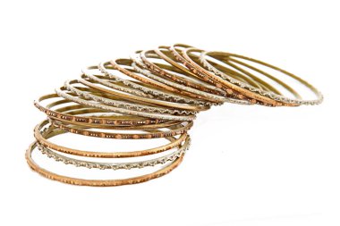 halhal, beyaz zemin üzerine izole Hint bilezik 