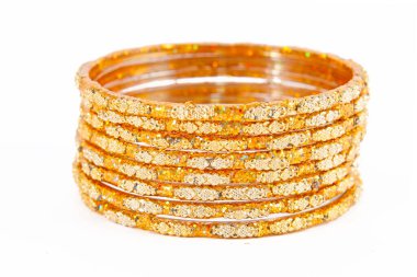 halhal, beyaz zemin üzerine izole Hint bilezik 