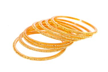 halhal, beyaz zemin üzerine izole Hint bilezik 