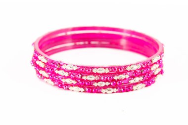 halhal, beyaz zemin üzerine izole Hint bilezik 