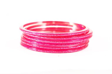 halhal, beyaz zemin üzerine izole Hint bilezik 