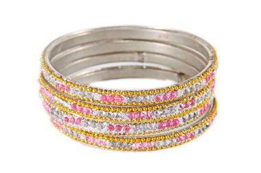 halhal, beyaz zemin üzerine izole Hint bilezik 