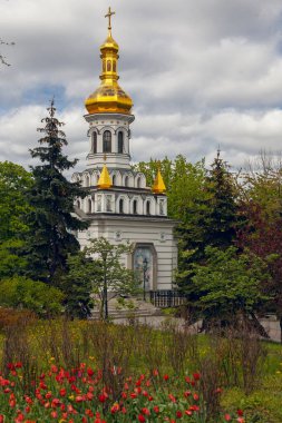 Kyiv, Ukrayna - 22 Nisan 2024: Askold 'un Kyiv' deki mezar parkındaki St. Andrew Şapeli