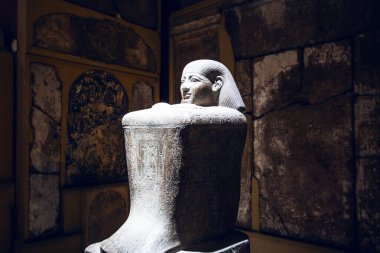 Kahire, Mısır - 28 Şubat 2025 Mısır Antika Müzesi 'nin içinde antik sanat eserlerinin geniş bir koleksiyonu bulunmaktadır.