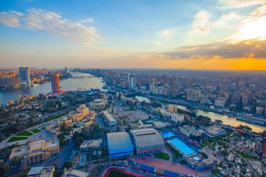 Kahire şehir manzarası gün batımında Kahire 'deki ünlü kuleden alındı.