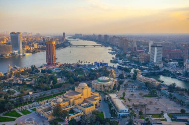 Kahire şehir manzarası gün batımında Kahire 'deki ünlü kuleden alındı.