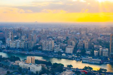 Kahire şehir manzarası gün batımında Kahire 'deki ünlü kuleden alındı.