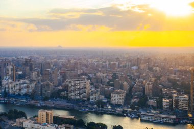 Kahire şehir manzarası gün batımında Kahire 'deki ünlü kuleden alındı.