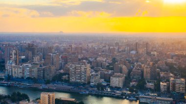 Kahire şehir manzarası gün batımında Kahire 'deki ünlü kuleden alındı.