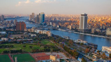 Kahire şehir manzarası gün batımında Kahire 'deki ünlü kuleden alındı.