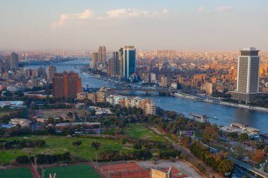 Kahire şehir manzarası gün batımında Kahire 'deki ünlü kuleden alındı.