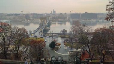 Macaristan, Budapeşte 'deki Gellert Hill' den şehrin Tuna Nehri, Elizabeth Köprüsü ve Pest bölgesinin manzarası