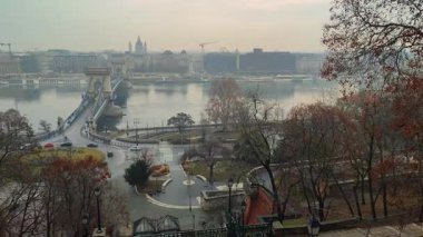 Macaristan, Budapeşte 'deki Gellert Hill' den şehrin Tuna Nehri, Elizabeth Köprüsü ve Pest bölgesinin manzarası