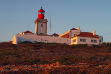 Cabo da Roca 'daki deniz feneri - Roca Burnu, Sintra Dağları' nın ve Portekiz 'in Avrupa' nın en batı noktası.