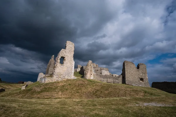斯洛伐克小喀尔巴阡山Myjava区Podbranch村被毁的中世纪城堡Branc Hrad — 图库照片
