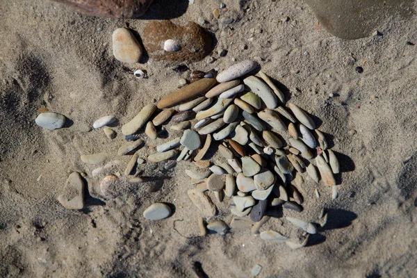 Steine Auf Sand Strand Meeressteine Hintergrund Der Küste Farbige Steine — Stockfoto
