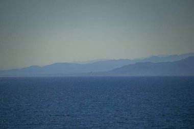 Akdeniz denizi Costa Dorada Tarragona Katalanya İspanya. Mavi gökyüzü. Metin için alanı kopyala