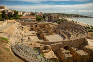 Tarragona - Katalonya, İspanya - 17 Eylül 2024: Tarragona, Tarraco Roma İmparatorluğu zamanında Roma amfitiyatrosu. Ülke UNESCO dünya mirası listesinin bir parçası