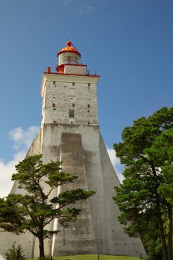 09.07.2024 Tarihsel eski Kopu deniz feneri, Estonya Hiiumaa adası, dünyanın en eski deniz fenerlerinden biri, 1531 yılında tamamlandığından beri sürekli olarak kullanılmaktadır.
