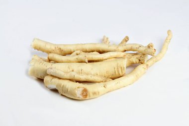 Dang Shen kökü ya da Poor Man 's Ginseng, lat. Kodonopsis Pilosula. Tentür yapmaya hazır taze kökler, Çin bitkisel ilaçları..