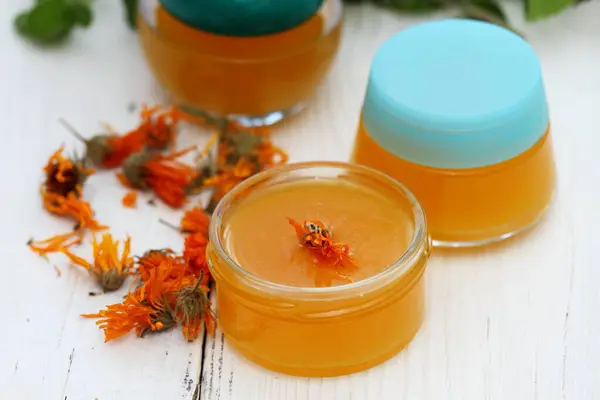 Organic Calendula Cream Healthy Skin Homemade Preparation Organic Medicinal Ointment — Stock Photo, Image