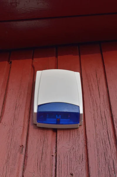 Duvara Monte Edilmiş Mavi Alarm Siren Flaşlı Işık Çevre Uyarı Stok Resim