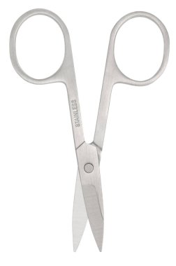 Fırçalanmış paslanmaz çelik manikür makası, geniş izole edilmiş dikey makro kapanış, koyu depresif depresif gümüş saten, vücut bakımı kişisel aksesuar konsepti, beyaz arka plan, detaylı stüdyo çekimi.