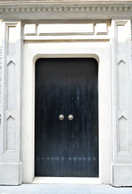 Geleneksel Çin tarzı bina kapısının fotoğrafı