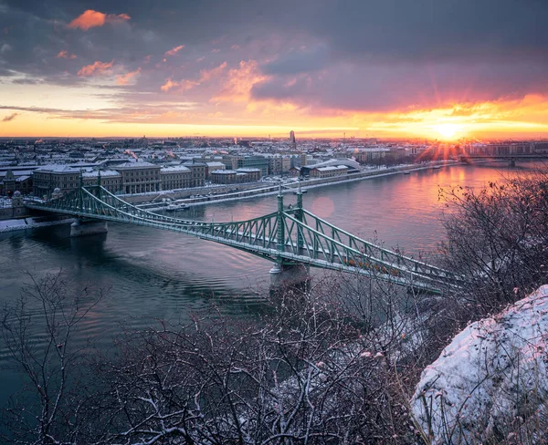 Wonderful Sunrise Budapest Iconic Liberty Bridge — Stock Photo, Image