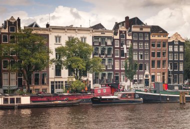 Amsterdam, Hollanda - 29 Haziran: 29 Haziran 2013 tarihinde amsterdam kanalları. Amsterdam, Hollanda'nın başkenti ve en kalabalık olduğunu.
