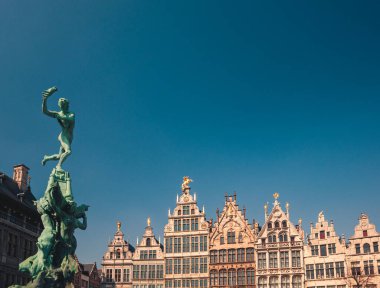 ANTWERP, BELGIUM - 21 Nisan 2013: Belçika 'nın Antwerp kentindeki güzel evler.