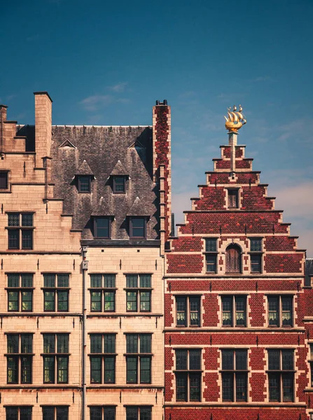 ベルギーのアントワープ 2013年12月21日エイプリル社 ベルギーのアントワープ旧市街の素敵な家 — ストック写真