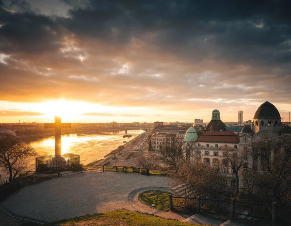 Maravilhoso Nascer Sol Sobre Liberty Bridge Budapeste — Fotografia de Stock