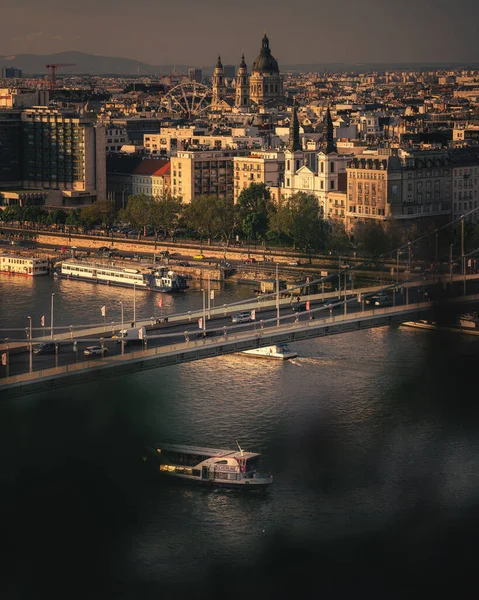Lkbaharda Elisabeth Köprüsü Ile Budapeşte Seyret — Stok fotoğraf