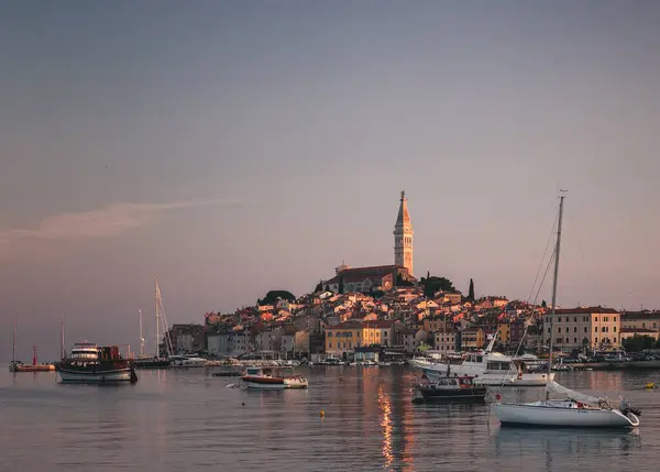 Solnedgång Över Den Gamla Staden Rovinj Kroatien — Stockfoto