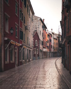 Hırvatistan 'ın Rovinj kentindeki dar sokaklar