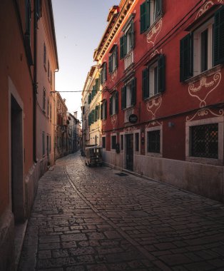Hırvatistan 'ın Rovinj kentindeki dar sokaklar